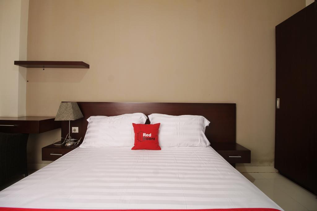 Reddoorz Plus Near Ambassador Mall Jakarta Ngoại thất bức ảnh