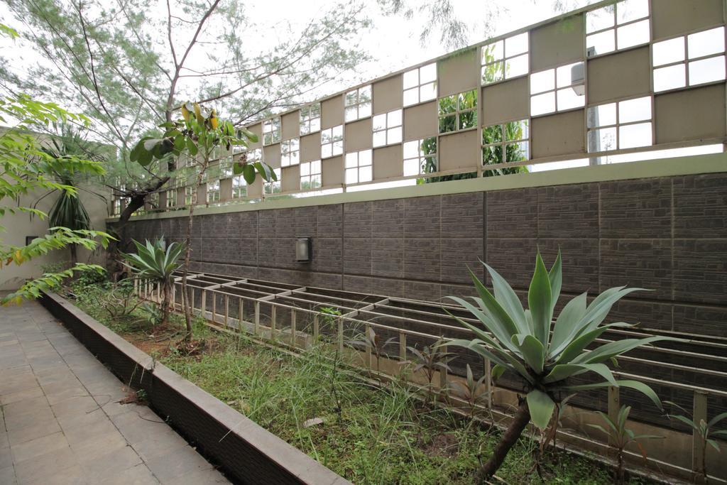Reddoorz Plus Near Ambassador Mall Jakarta Ngoại thất bức ảnh