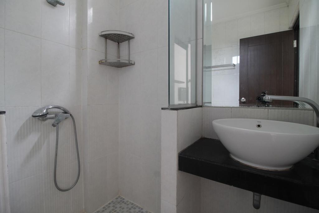 Reddoorz Plus Near Ambassador Mall Jakarta Ngoại thất bức ảnh